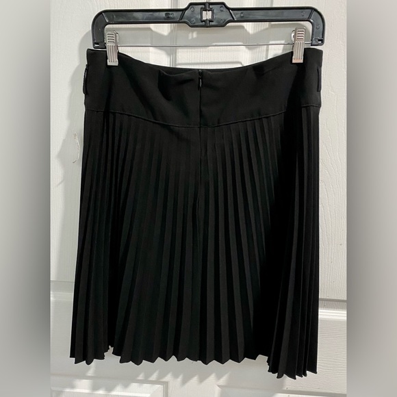MKM Designs Black Pleated Skirt Size 9/10. Pretty pick for the office or go Goth - Picture 4 of 6